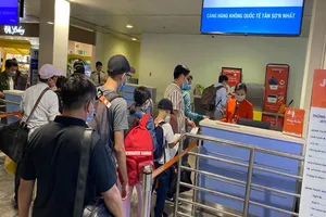 Giá vé máy bay đồng loạt tăng đột biến dịp lễ 30-4