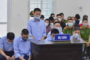 3 nghi 4 ngờ vụ 'bảo kê logo xe vua'