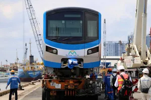 Một đoàn tàu của metro số 1 về TP.HCM hôm 10-5. Ảnh HOÀNG GIANG