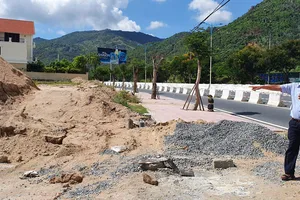 Vợ phó chủ tịch muốn tham gia vụ chủ tịch tỉnh bị kiện hành chính