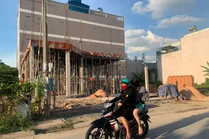 Xây nhà mùa dịch: Nơi cho phép, nơi tạm ngưng nhận hồ sơ