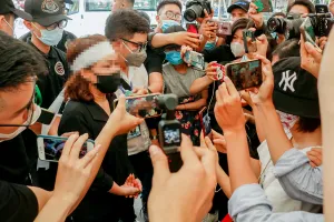 Cần có chế tài phù hợp để xử nạn livestream bẩn