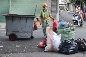 Rác sinh hoạt ở TP.HCM tăng mạnh, thêm 2 công ty xử lý