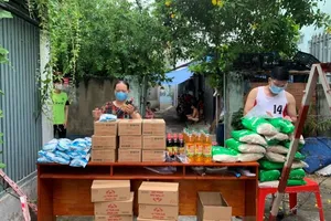 Ấm lòng từ những “chuyến xe, quầy hàng 0 đồng”