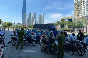 TP.HCM: người dân ra đường nhiều hơn do nới lỏng?