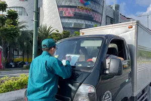 Giấy đi đường cho doanh nghiệp: Sớm khắc phục điểm vướng