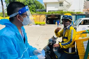 Sau 1 tuần, shipper đi chợ hộ qua app vẫn còn ít