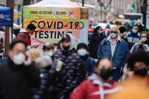 Có 'vũ khí' mới, kỳ vọng COVID-19 sớm thành cúm mùa