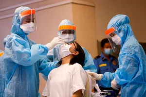 Thận trọng đúng cách với Omicron