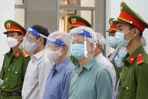 Các bị cáo nghe viện kiểm sát luận tội và đề nghị mức án. Ảnh: LÊ HIỀN