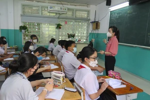 Lúng túng với đăng ký tuyển sinh lớp 10