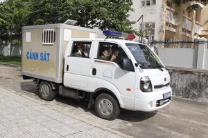 Tòa bất ngờ quay lại phần xét hỏi vụ chở thuê xe máy cũ bị tội