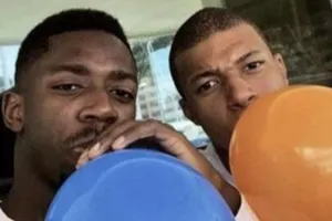 Lo ngại cầu thủ trẻ chạy theo mốt bóng cười