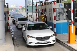 Ngày đầu đồng loạt thu phí không dừng: Các trạm thông thoáng