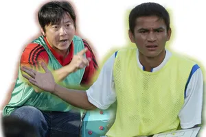 Lê Huỳnh Đức khó ngăn thầy trò HLV Kiatisak