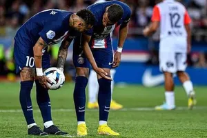 PSG mệt mỏi với các ngôi sao