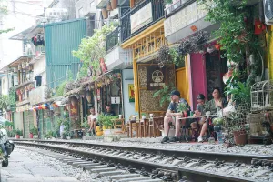 Ứng xử với phố đường tàu ở Hà Nội