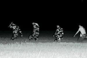 Căng mình chống buôn lậu mùa nước nổi ở miền Tây