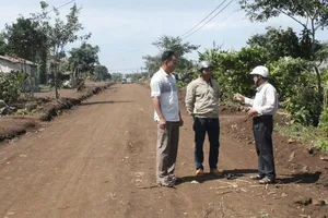 Dân hiến hàng chục ngàn mét vuông đất để làm đường