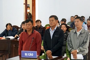 VKS đề nghị mức án 3 thanh tra giao thông chặn xe trên cầu gây tai nạn 