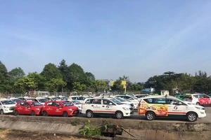 Không để tình trạng thiếu xe đón khách ở Tân Sơn Nhất