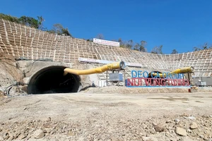 Thi công hầm Núi Vung- cao tốc Cam Lâm - Vĩnh Hảo gặp khó
