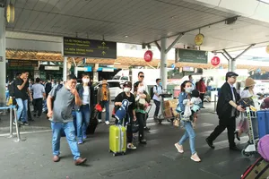 Vé máy bay dịp lễ đắt như vé tết