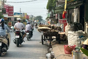 Nguy cơ cháy nổ từ những vựa phế liệu 