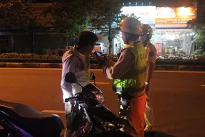 Thổi nồng độ cồn có ảnh hưởng đến kinh tế đêm?