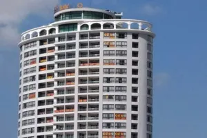 Không thể bán đấu giá 2 khách sạn xây trên đất quốc phòng