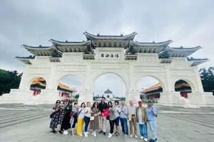 Du lịch hè đang sôi động, giảm đến 30% giá tour