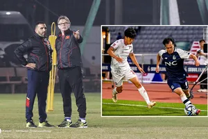 HLV Troussier xem Văn Toàn thi đấu, còn Quang Hải, Công Phượng?