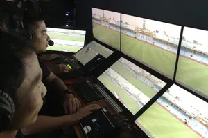 VAR lần đầu “chạy” ở V-League như thế nào?