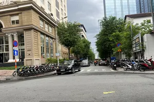 Thu phí vỉa hè ở TP.HCM: Người dân có thể giám sát