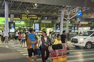 Lý do mùa thấp điểm nhưng giá vé máy bay vẫn cao