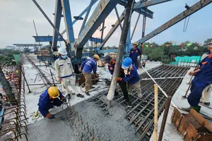 Đẩy nhanh tiến độ hàng loạt cây cầu lớn ở TP.HCM 