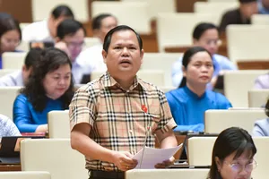 Ngăn bỏ cọc đấu giá: Nâng tiền đặt trước hay phạt hợp đồng?