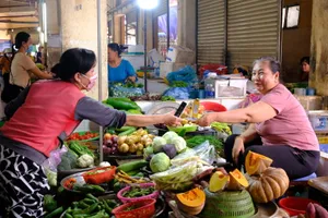 Mua ổ bánh mì, bó rau: Quét mã QR tính tiền