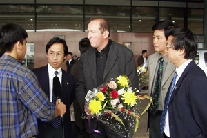 VFF và bài học bồi thường cho HLV người Pháp