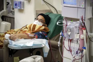 Lượng người chết vì COVID-19 tăng mạnh, hai bang Mỹ tái áp đặt