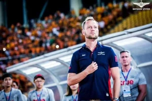 HLV Mano Polking với hai lần cùng Bangkok Utd đoạt ngôi á quân Thai-League.