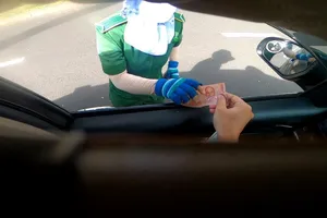 Các chiêu thu phí đỗ xe lòng đường để bỏ túi riêng