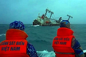 Tàu Panama chìm ở Phú Quý, 4 người chết, mất tích