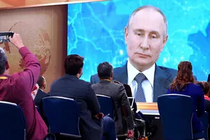 Tổng thống Nga Vladimir Putin trong cuộc họp báo thường niên cuối năm, ngày 17-12.
