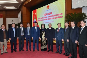 Thủ tướng: Ngành tài chính gỡ ngay phiền hà cho dân, DN