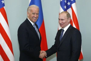 Sẽ không đơn giản để Tổng thống Mỹ Joe Biden (trái) vừa thực hiện chủ trương cứng rắn với Tổng thống Nga Vladimir Putin (phải), vừa duy trì không gian ngoại giao với Nga.