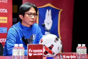 HLV Dusit cho biết Pathum Utd sẵn sàng đối mặt cả với nhà vô địch Ulsan Hyundai hay Viettel.