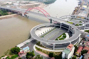 Cầu Hoàng Văn Thụ nối đô thị trung tâm Hải Phòng với khu đô thị mới Bắc Sông Cấm.