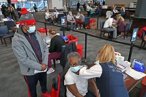 Công tác tiêm chủng vaccine COVID-19 đang được các nước đẩy nhanh.