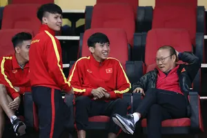 Thầy Park chắc phải tính đường binh khác khi cả Đoàn Văn Hậu và Quang Hải đều bị chấn thương.